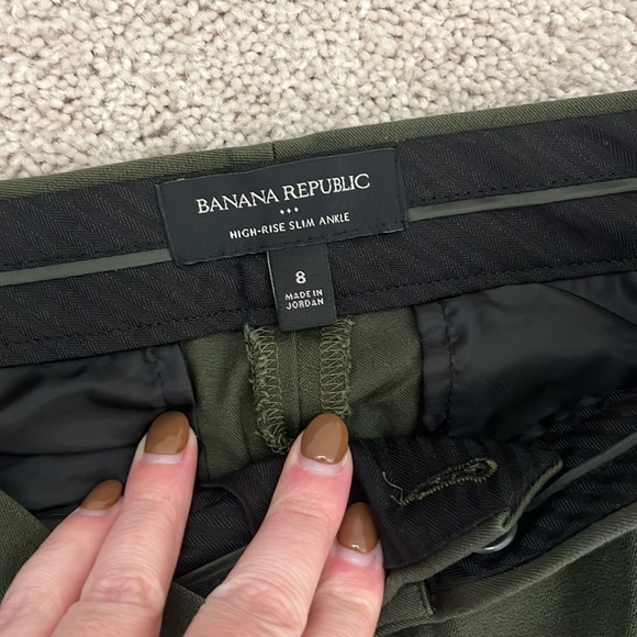 Worn once Banana Republic high rise slime ankle dress pants in hunter green. - Picture 2 of 3